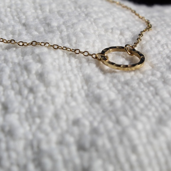 Gold Minimalist Circle Link Chain Bracelet - Picture 5 of 8